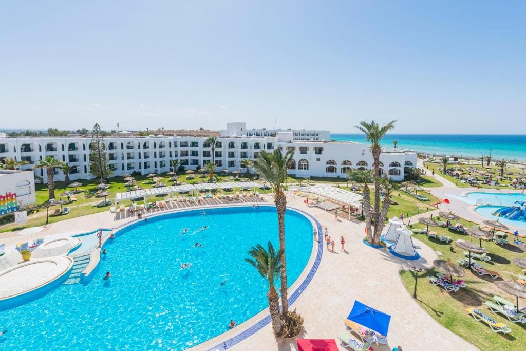Le Soleil Bella Vista ( pour couples et familles seulement )